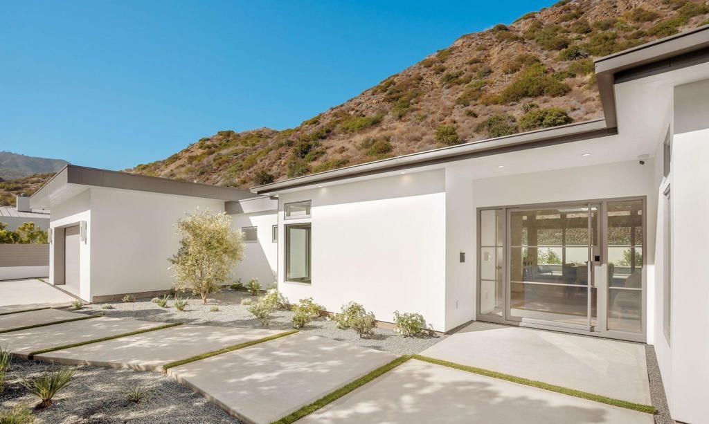 5924 Paseo Canyon Drive — Malibu Canyon Custom Residence detail