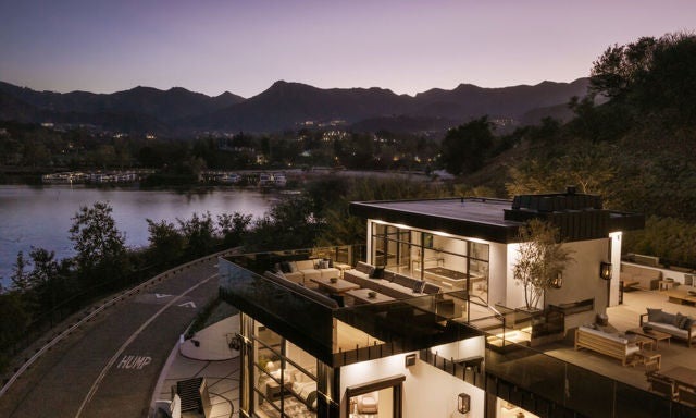 93 Lake Sherwood Drive — Lake Sherwood / Westlake Village Custom Estate detail