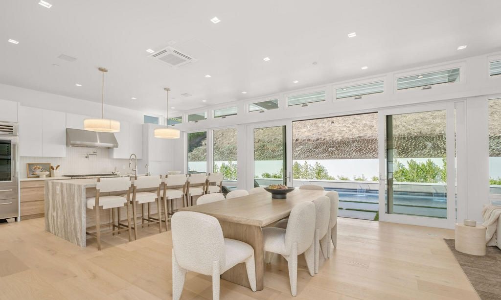 Malibu Canyon hillside view